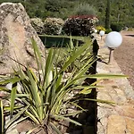 Guest house Les Jardins De Santa Giulia - Charmante Chambre D'hote 3*